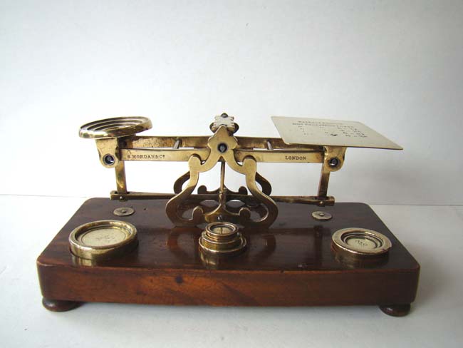 A small late Victorian Postal Scale with its' original brass weights circa 1900 — image 3